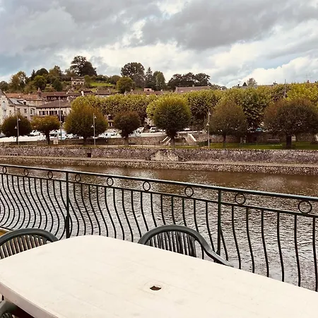 Maison Sur Les Bords De Cere, Laroquebrou, Balcon Terrasse 3 Apartment *