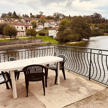 Apartment Maison Sur Les Bords De Cere, Laroquebrou, Balcon Terrasse 3