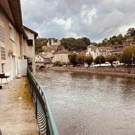 Maison Sur Les Bords De Cere, Laroquebrou, Balcon Terrasse 3 Apartment *