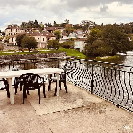 Apartment Maison Sur Les Bords De Cere, Laroquebrou, Balcon Terrasse 3
