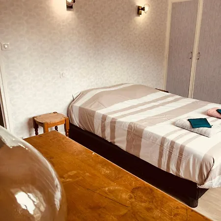 Maison Sur Les Bords De Cere, Laroquebrou, Balcon Terrasse 3 *