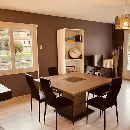 Apartment Maison Sur Les Bords De Cere, Laroquebrou, Balcon Terrasse 3 *